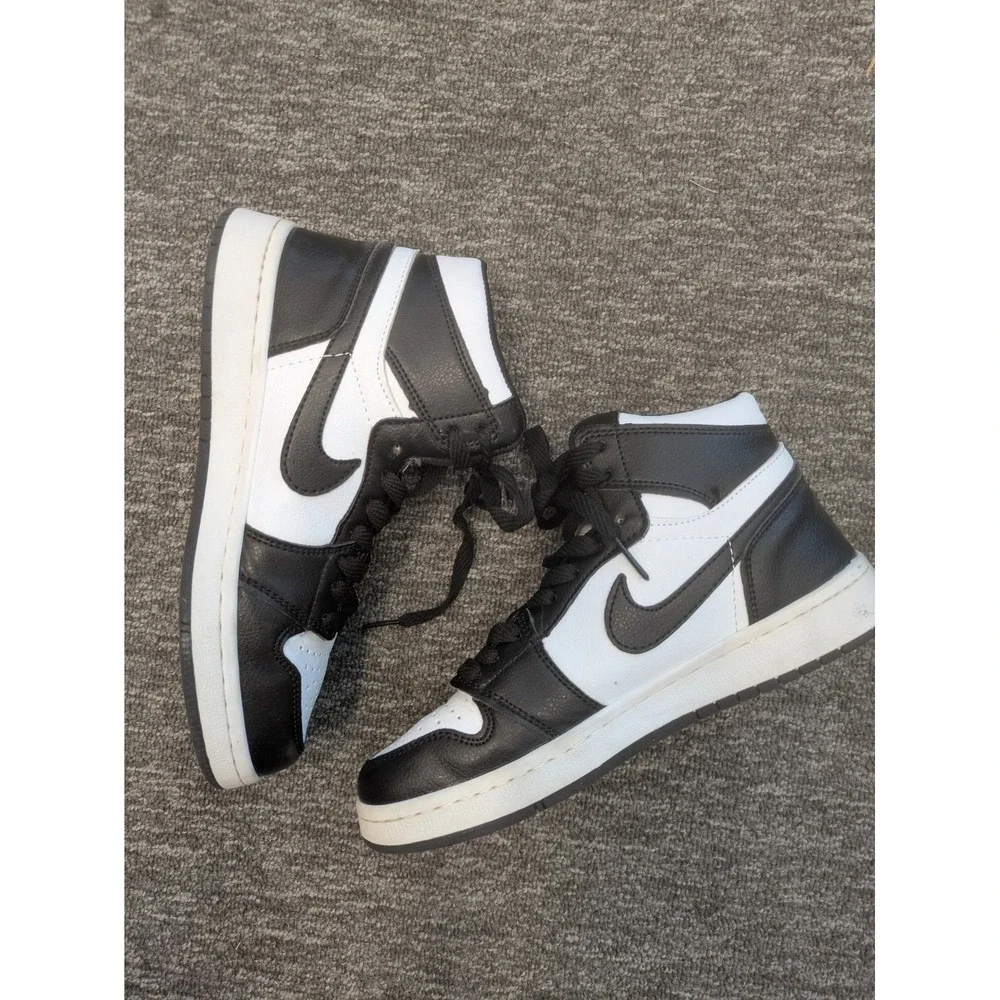 Nike Air Jordan 1 Retro High Boy's Size 5Y Black White Colorblock